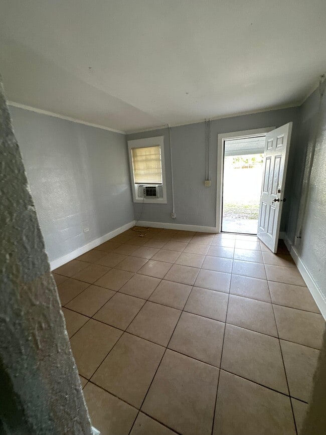 2534 Moncrief Rd in Jacksonville, FL - Building Photo - Building Photo