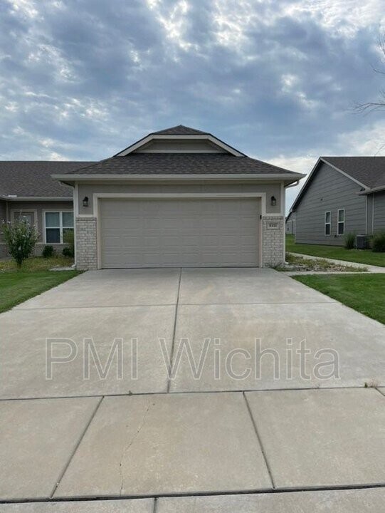 8113 E 34th Ct S in Wichita, KS - Building Photo
