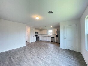 690 Rd 51021 in Cleveland, TX - Building Photo - Building Photo