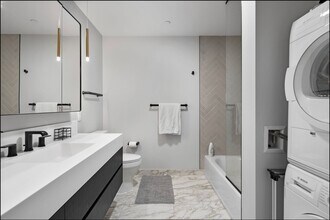 18 Lagrange St, Unit 301 in Boston, MA - Foto de edificio - Building Photo