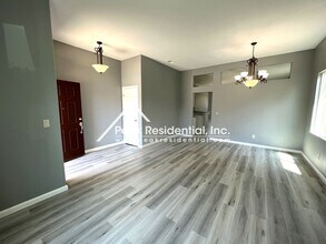 6605 Rabbit Hollow Way in Elk Grove, CA - Building Photo - Building Photo