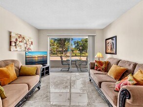 2801 NW 47th Terrace in Lauderdale Lakes, FL - Building Photo - Building Photo