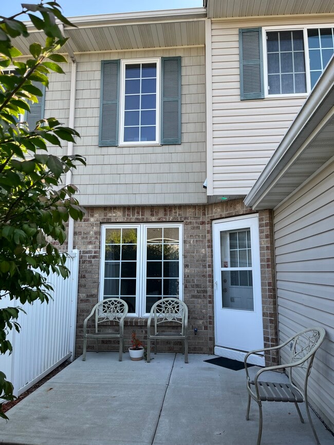 1585 Serenity Ln in Waconia, MN - Foto de edificio - Building Photo