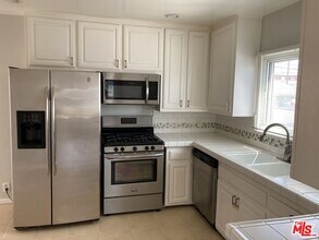 6607 W 87th St in Los Angeles, CA - Building Photo - Building Photo