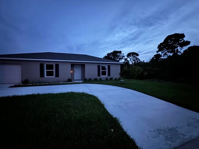 316 SW Becker Rd in Port St. Lucie, FL - Building Photo - Building Photo