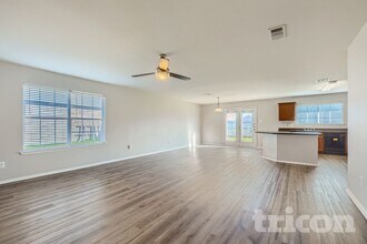 208 Silver Spur Dr in Waxahachie, TX - Building Photo - Building Photo