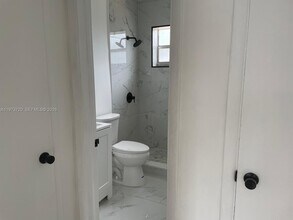 6025 Polk St in Hollywood, FL - Building Photo - Building Photo