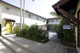 Golden Tiki Apartments in Glendora, CA - Building Photo