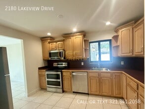2180 Lakeview Dr in Melbourne, FL - Building Photo - Building Photo
