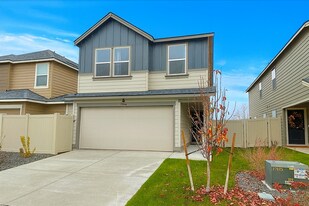 10066 W 9th Pl in Kennewick, WA - Building Photo