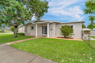 361 SE 6th Ave in Hialeah, FL - Foto de edificio - Building Photo