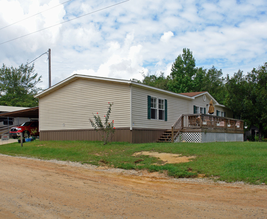 8880 Bryants Landing Rd in Stockton, AL - Building Photo