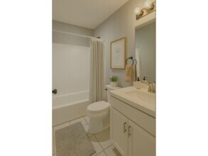 8120 Spring HIll Dr in Spring Hill, FL - Building Photo - Building Photo