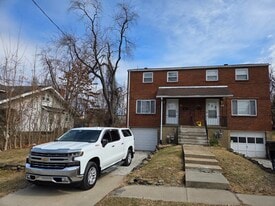 813 4th St in Verona, PA - Building Photo