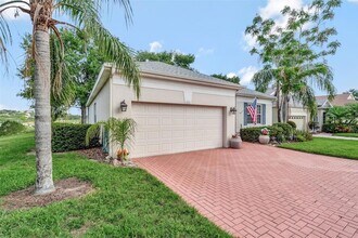 2500 Castle Pines St in Clermont, FL - Foto de edificio - Building Photo