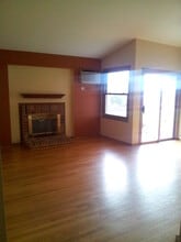4316 W Shamrock Ln in McHenry, IL - Building Photo - Building Photo