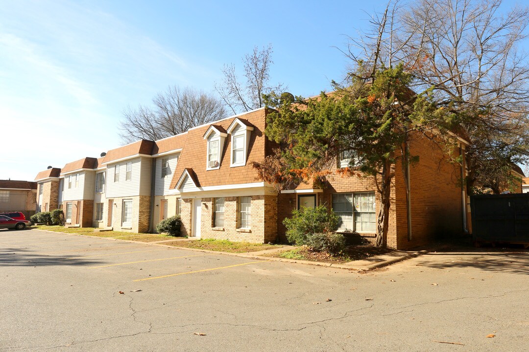 Bradford Estates in Little Rock, AR - Foto de edificio