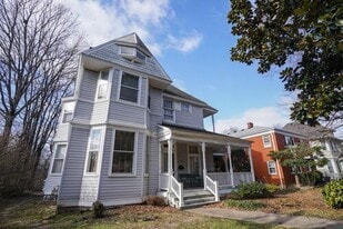 110 Crescent Ct, Unit 2