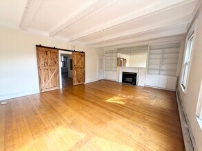1712 Beacon St, Unit 2 in Brookline, MA - Foto de edificio - Building Photo