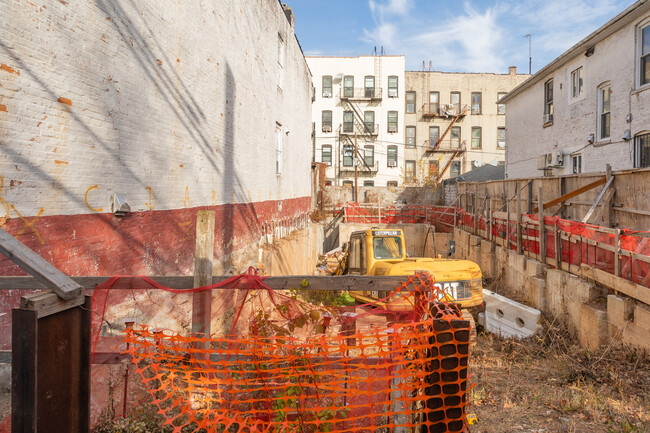 929 43rd St in Brooklyn, NY - Building Photo - Building Photo