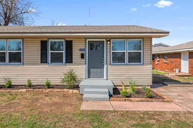 property at 529 N Baumann Ave