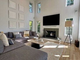 62 Sea Farm Ln in Bridgehampton, NY - Building Photo