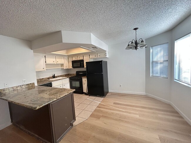 725 Rock Springs Dr in Las Vegas, NV - Building Photo - Building Photo