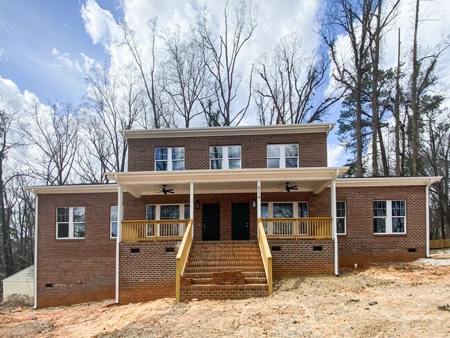 814 Old Pittsboro Rd in Chapel Hill, NC - Building Photo - Building Photo
