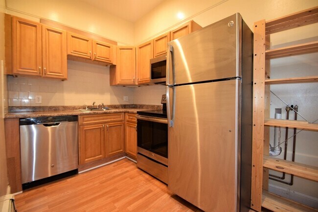 1736 Beacon St in Brookline, MA - Building Photo - Building Photo
