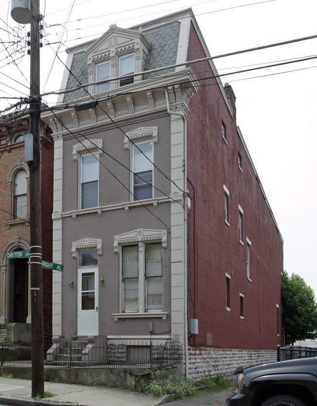 1025 Dayton St in Cincinnati, OH - Building Photo - Building Photo