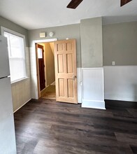 929 E Clarke St, Unit A in Milwaukee, WI - Foto de edificio - Building Photo