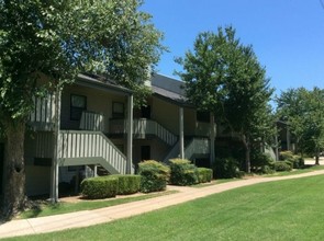 Riverbend in Tulsa, OK - Foto de edificio - Building Photo