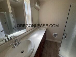 5869 Aster St in Springfield, OR - Building Photo - Building Photo