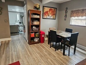 70 Noblestown Rd in Carnegie, PA - Foto de edificio - Building Photo