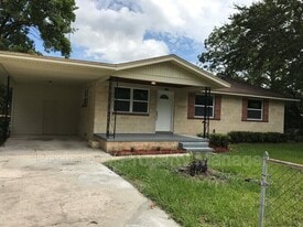 8215 Cir St S in Jacksonville, FL - Building Photo