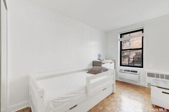 35-20 Leverich St-Unit -229 in Queens, NY - Building Photo - Building Photo