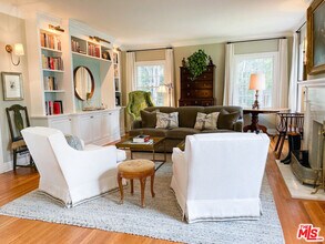 934 S Dunsmuir Ave in Los Angeles, CA - Building Photo - Building Photo