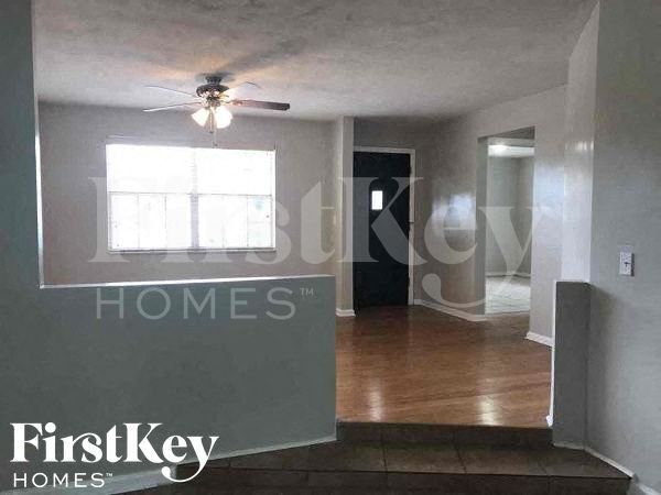 14300 Iroquois Ave in Largo, FL - Foto de edificio - Building Photo