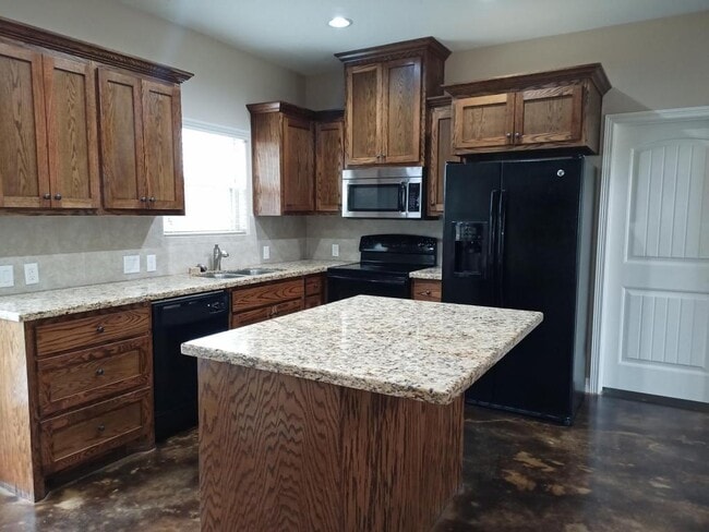 1718 Avenue G in Danbury, TX - Building Photo - Building Photo