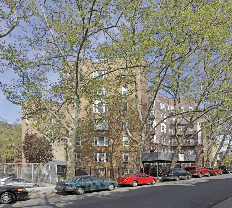 Crestwood Apartment in Kew Gardens, NY - Building Photo