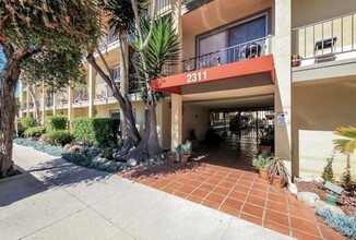 2311 4th St, Unit 118 in Santa Monica, CA - Building Photo - Building Photo