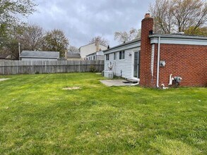 12486 N York Dr in Sterling Heights, MI - Building Photo - Building Photo