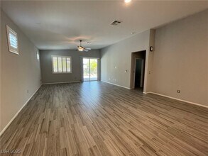 122 Scarlett View Ave in North Las Vegas, NV - Building Photo - Building Photo