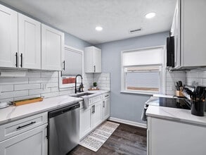6771 Greenleaf Ave in Parma Heights, OH - Building Photo - Building Photo