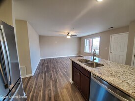 3502 College Dr in Jeffersontown, KY - Building Photo