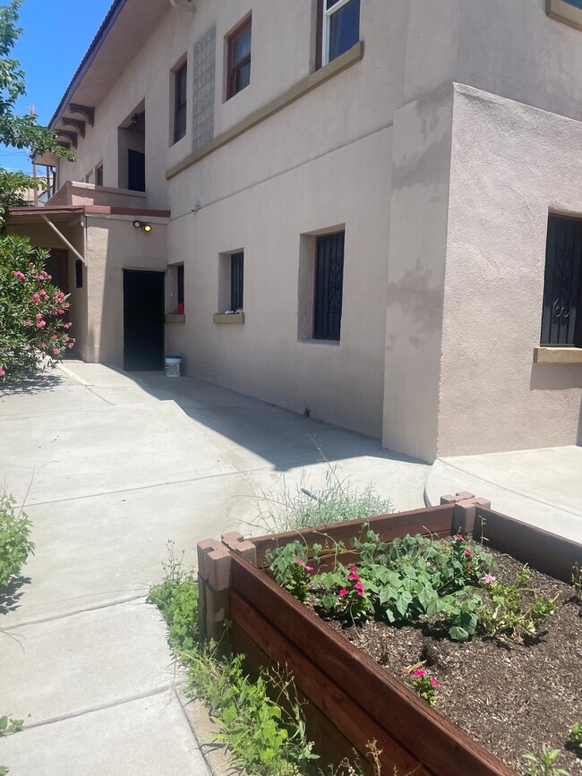 800 Congdon Ave, Unit 2