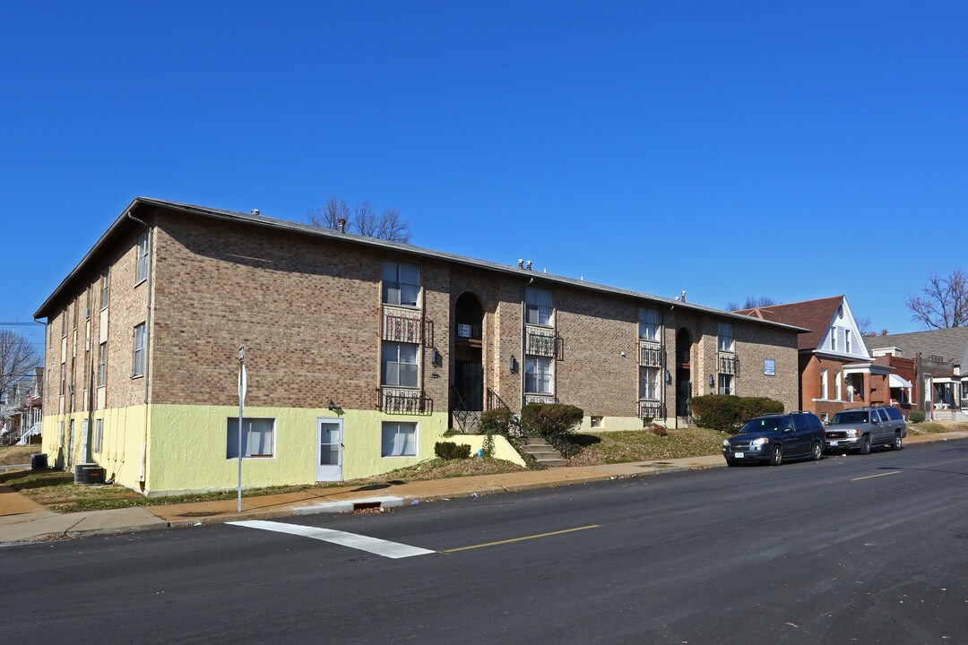 Morganford Commons in St. Louis, MO - Building Photo