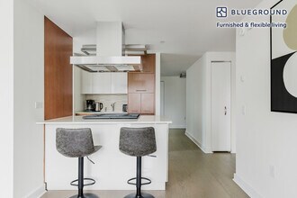 450 W 42nd St in New York, NY - Building Photo - Building Photo