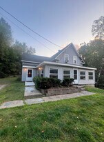 39 Lost River Rd, Unit Apt 1 in Woodstock, NH - Building Photo