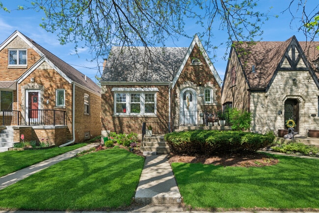property at 5266 N La Crosse Ave